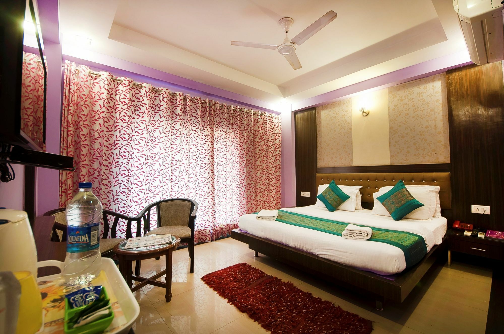 Grand Plaza Hotel 3*